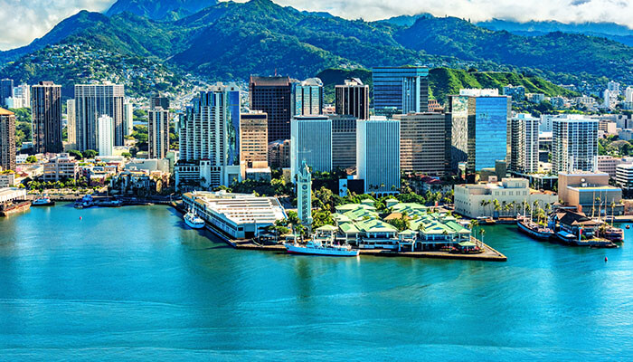 Beautiful view of Honolulu, Hawaii skyline with turquoise water and green mountains