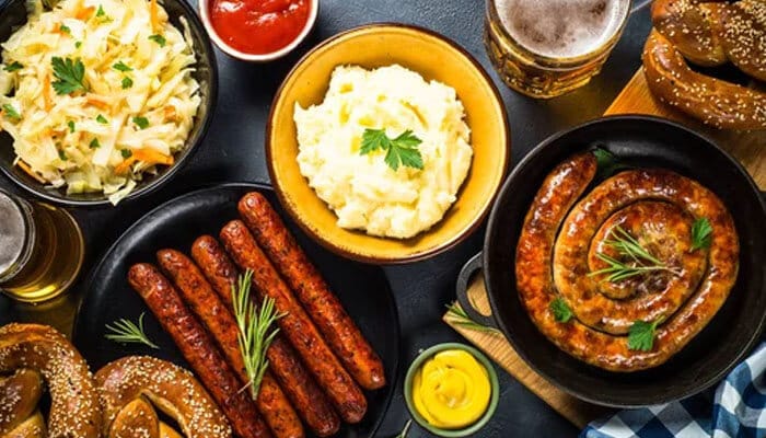 Experience the Local Food Scene - Food Fun Trip - FoodFunTrip Plan a Memorable Stay with authentic mountain dining experiences featuring grilled sausages, soft pretzels, mashed potatoes, craft beer, and rustic comfort food in the Poconos.