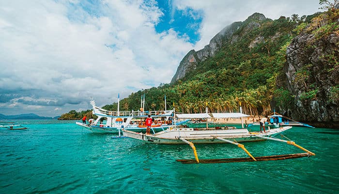 Prepare for Island Logistics - Food Fun Trip - FoodFunTrip Plan an Unforgettable Trip across the Philippines with traditional banca boats, emerald waters, limestone cliffs, and tropical island scenery in Palawan.